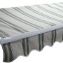 Tenda da sole t.b.t. a strisce per la protezione solare in terrazza.