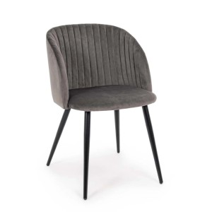 Sedia imbottita grigia con gambe nere. Design moderno per sala da pranzo.