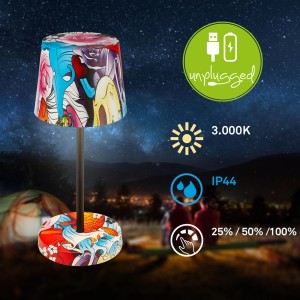 Lampada da tavolo a batteria Brilo Piha con graffiti, dimmer touch e protezione IP44.