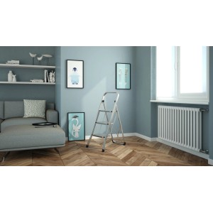 Scala domestica argentata (t.b.t.) in soggiorno con divano e termosifone.