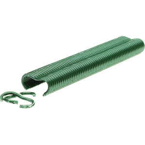 Dettaglio di Sparachiodi (graffette metalliche) verdi.