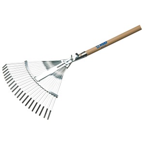 Rastrello in metallo con manico in legno per giardinaggio, foglie e cura del prato.