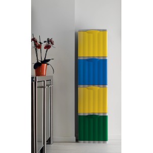 Cassettiera colorata t.b.t./Pattumiere con cassetti gialli, blu e verdi.