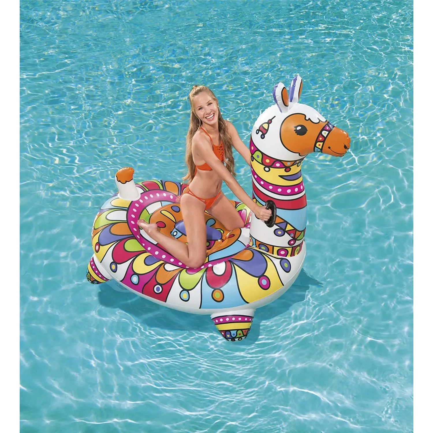 Galleggiante Lama Bestway (193 cm) con donna in piscina. Lama gonfiabile colorato con maniglie.