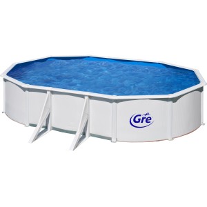 Piscina fuori terra ovale Gre Fidji in acciaio bianco, 500x300x120 cm, riempita con acqua blu.