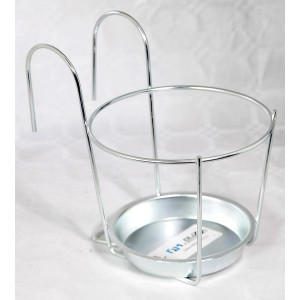 Sottovaso da appendere in metallo color argento.