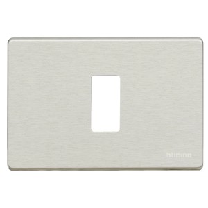 Placca t.b.t. per interruttori e prese, colore argento.