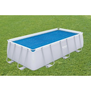 Piscina rettangolare con telo solare blu Bestway Flowclear 380x180 cm su prato.