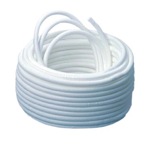 Tubo flessibile bianco arrotolato per condizionatori.