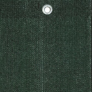 Dettaglio di una rete ombreggiante verde con occhiello.