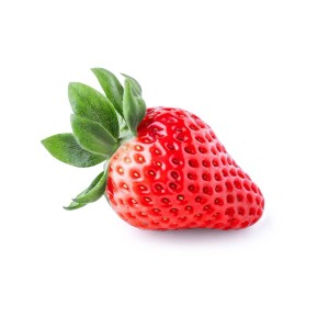 Fragola rossa fresca con foglie verdi, primo piano.