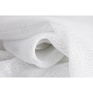 Dettaglio di una tenda t.b.t. bianca e trasparente. Struttura del tessuto visibile.