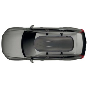 Auto grigia vista dall'alto con box da tetto montato per accessori di trasporto.