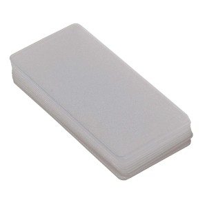 Pila di portaminuteria trasparente, ideale per piccoli oggetti.