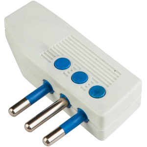 Multipresa bianca t.b.t. con tre pulsanti blu e tre spine.
