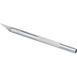 Taglierino Stanley con manico in metallo per tagli di precisione.