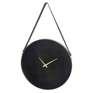 Orologio da parete t.b.t. nero con cinturino in pelle per appenderlo. Orologio elegante per la casa.