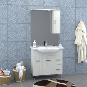 Set di mobili da bagno chiari con lavabo, mobile sottolavabo, specchiera e illuminazione.