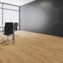 Laminato Kaindl Comfort 7mm Rovere Severina installato in un ufficio.