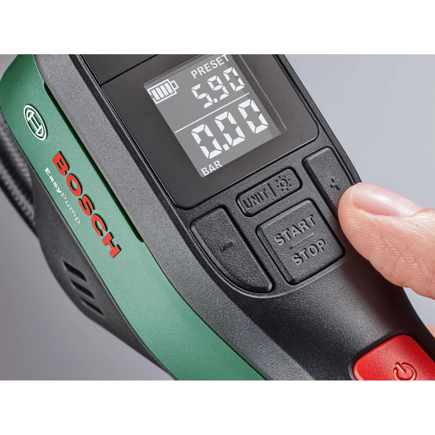 Pompa ad aria a batteria Bosch EasyPump: Primo piano del display e dei comandi.