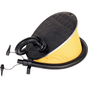 Pompa a pedale Bestway con soffietto giallo e tubo nero per gonfiare materassini.
