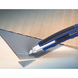 Cutter LUX Comfort 9 mm taglia cartone ondulato. Include 5 lame.