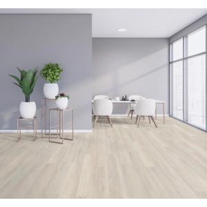Pavimento laminato Kaindl Proganic chiaro, rovere Arosa Alva in ambiente moderno.