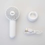 Ventilatore portatile bianco t.b.t. con cavo USB e supporto.