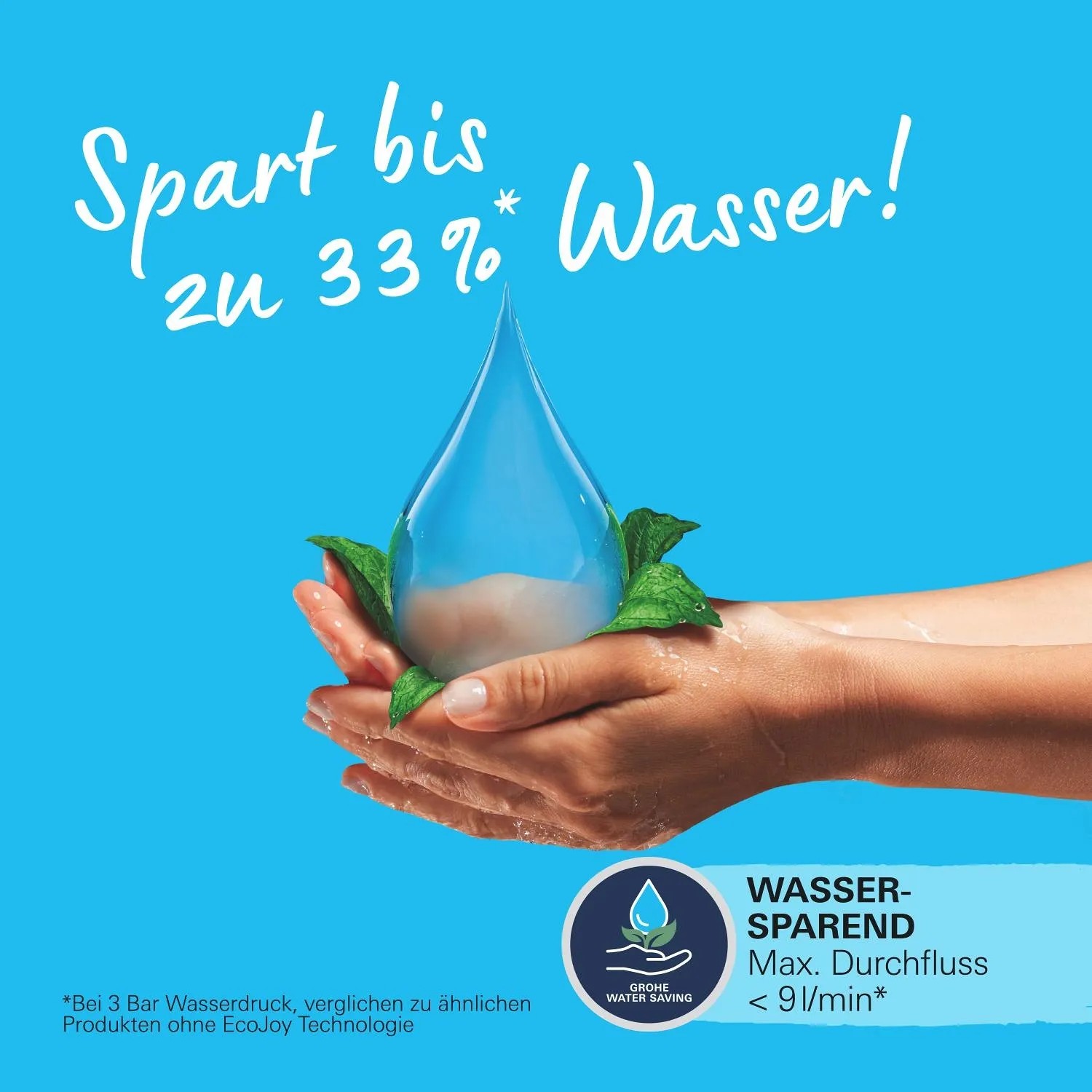 Risparmia acqua con Grohe: mani che tengono una goccia d'acqua, indicando un risparmio fino al 33%.