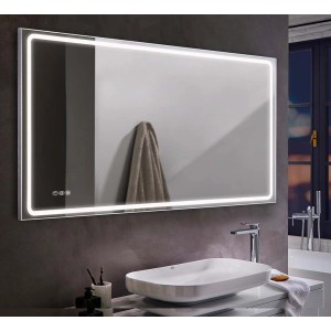 Specchio rettangolare t.b.t. con illuminazione LED in bagno moderno.