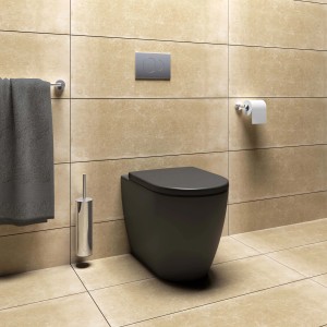 WC sospeso nero (t.b.t.) in un bagno moderno.