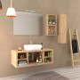 Set bagno moderno con mobile lavabo, specchio e scaffali in legno.