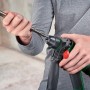 Trapano a percussione a batteria Bosch UniversalHammer 18V con punta nel mandrino SDS.