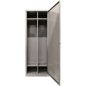 Armadio metallico grigio aperto con ripiani e appendiabiti.