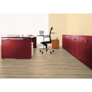 Ufficio con pavimento in laminato chiaro. Laminato t.b.t.