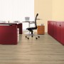 Ufficio con pavimento in laminato chiaro. Laminato t.b.t.