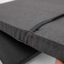Cuscino da esterno t.b.t. grigio, dettaglio della trama del tessuto e cucitura.