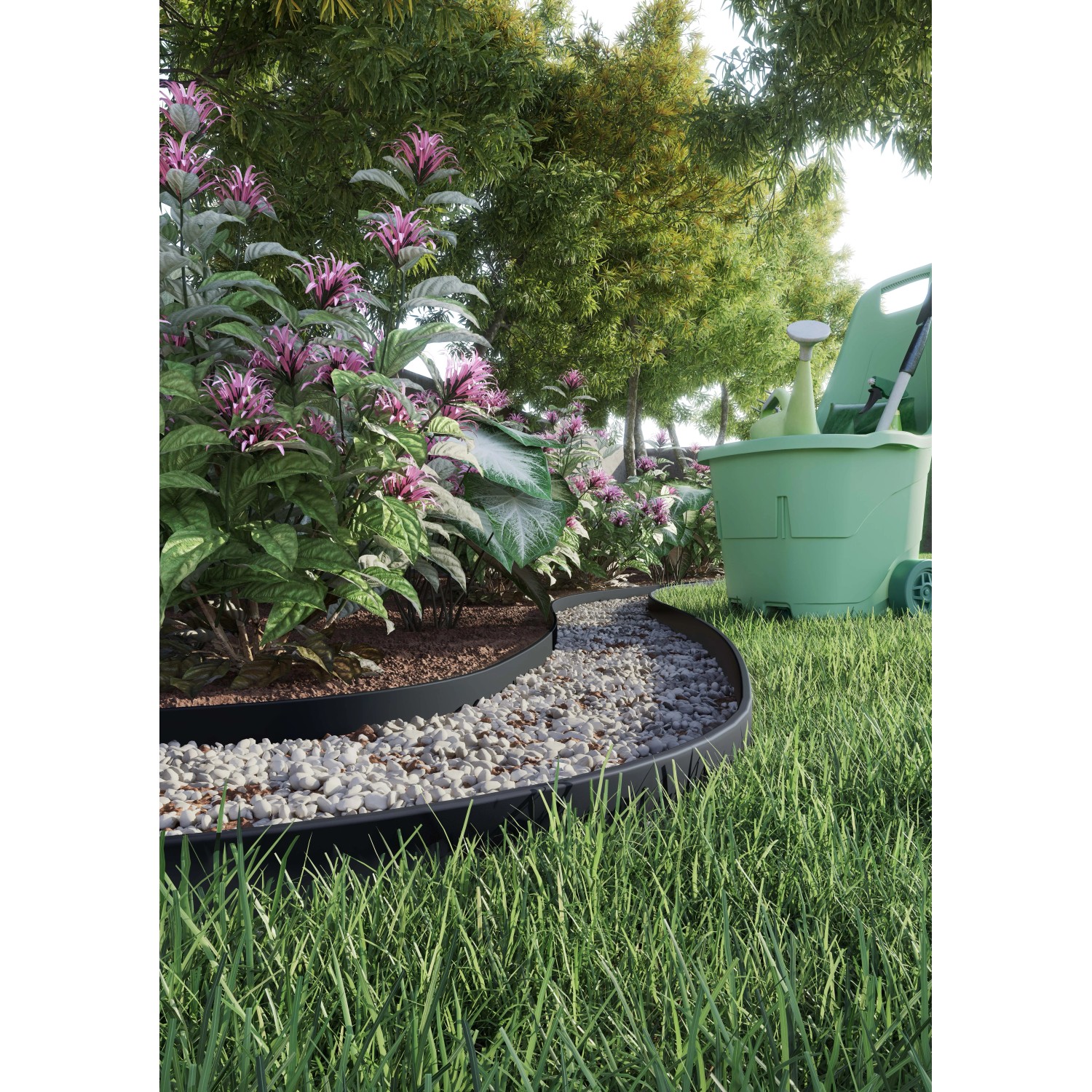 Giardino con prato, fiori e un bordo per prato nero come delimitazione dell'aiuola.