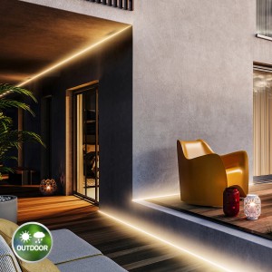 Terrazza con strisce LED t.b.t. come illuminazione esterna d'atmosfera.
