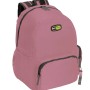 Zaino da campeggio rosa con dettagli neri e tasca laterale in rete.
