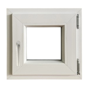 Finestra in PVC bianca, chiusa con maniglia e ferramenta.