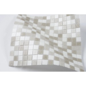 Piastrella a mosaico con motivo a scacchiera ondulato nei toni del bianco e del grigio.