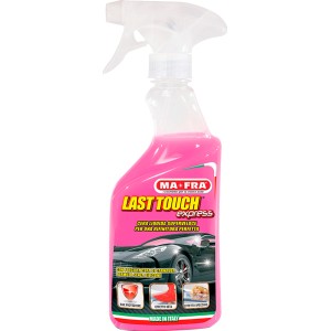 t.b.t. Prodotto per la cura dell'auto in flacone spray.