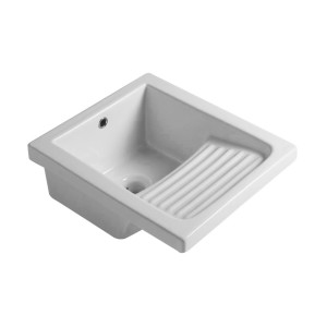 Lavatoio t.b.t. in ceramica bianca con scolatoio a coste.