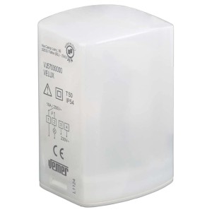 Primo piano di un contatore elettrico bianco Vemer t.b.t.