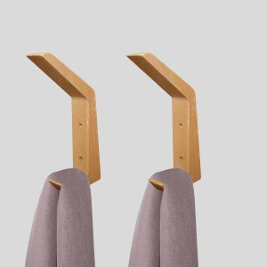 Due appendiabiti t.b.t. in legno con tessuto appeso.