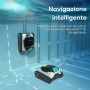 Due robot per piscina t.b.t. in azione sott'acqua. Pulizia della piscina facilitata.
