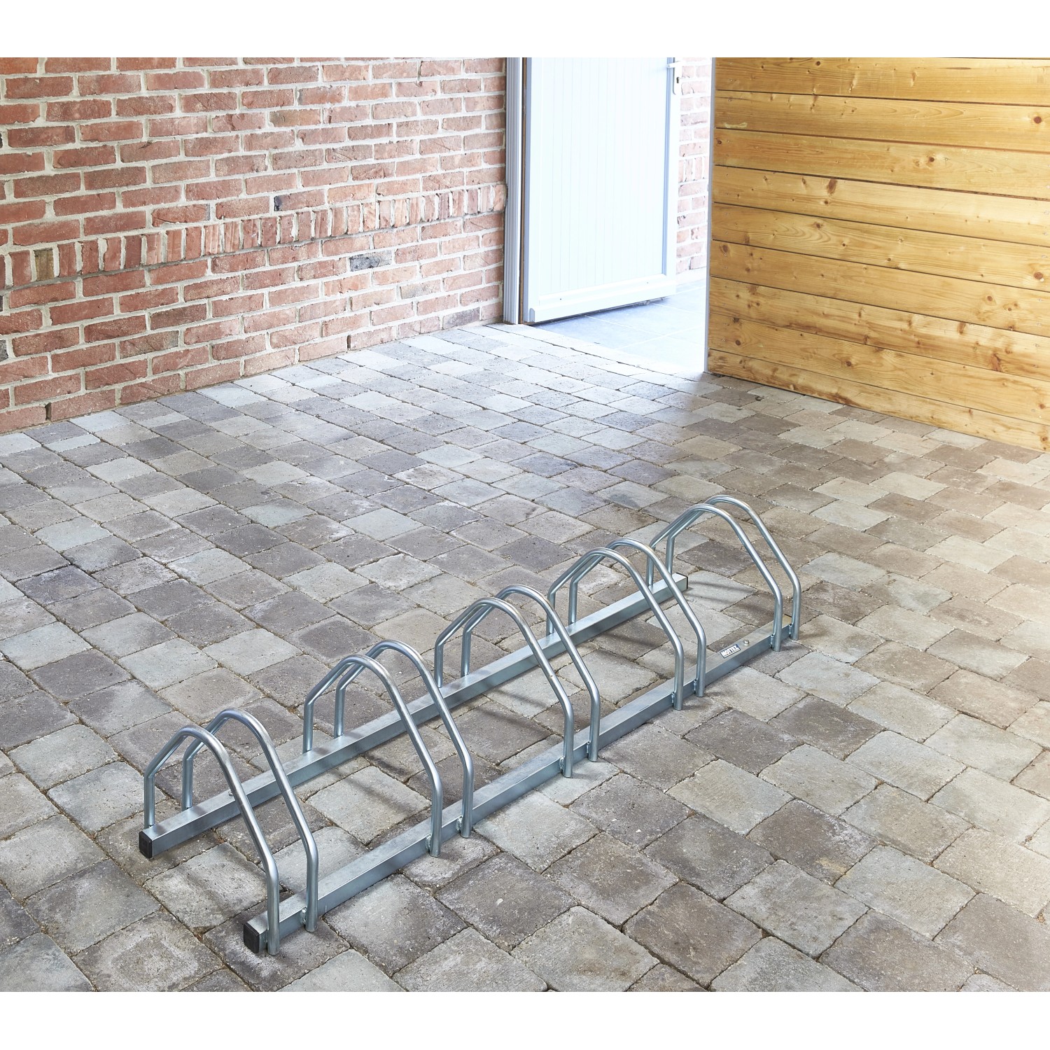 Portabiciclette Mottez con 5 doppi supporti per un massimo di 5 biciclette, colore argento.