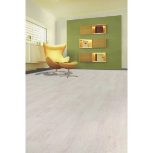 Pavimento laminato Kaindl Masterfloor XPT Rovere Brooklyn 8 mm, effetto legno chiaro, resistente all'acqua, in soggiorno.