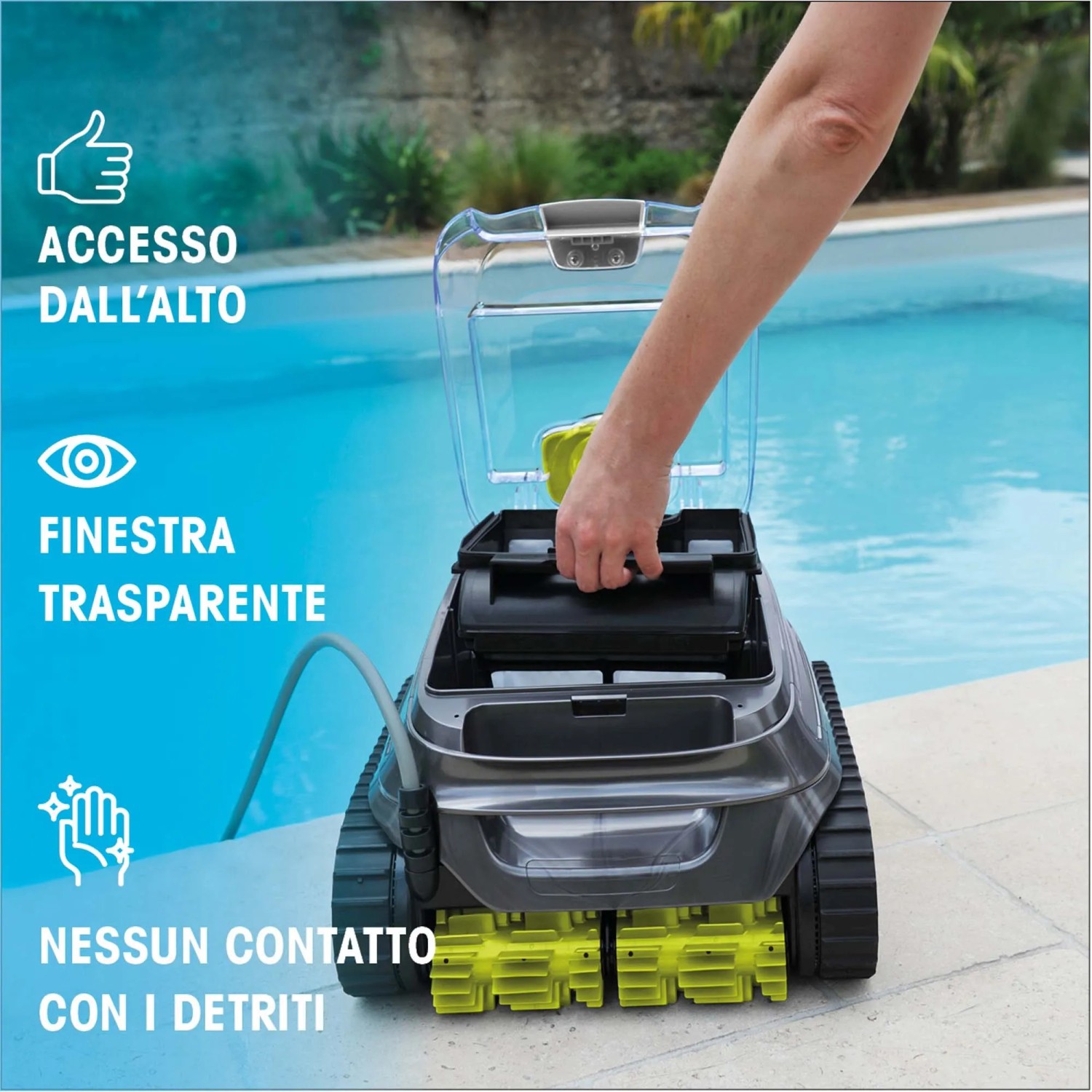 Robot piscina Zodiac CNX 2020 durante la rimozione del filtro. Pulisce fondo, pareti e linea d'acqua.